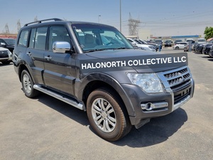 Mitsubishi Pajero d'occasion 2018, toutes options, essence, automatique, turbo, sièges en cuir, jantes R17, tout-terrain, luxe, 4x4, SUV, conduite à droite, en vente - Product Image 2