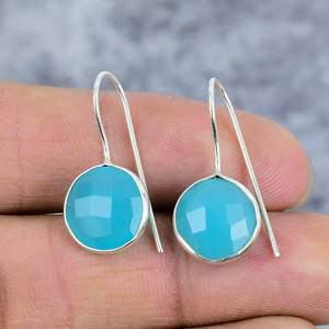 Boucles d'oreilles pendantes minimalistes et tendance en calcédoine aqua facettée, en argent sterling 925, bijoux faits à la main, cadeau d'amour pour mariage - Product Image 1
