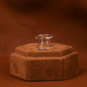 2.7 CT Rose Emeraude Cut Lab Grown Diamond Bague de fiançailles personnalisée 14KT Solid Gold Bypass Setting avec certification IGI - Product Image 2