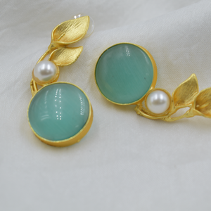 Nueva llegada última colección de diseño chapado en oro pendientes de tuerca al por mayor hechos a mano 18K Pendientes chapados en oro para las mujeres - Product Image 2