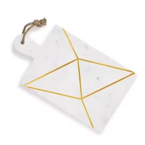 Elegante tabla de cortar de mármol diseñada para mejorar los espacios culinarios con un diseño atrevido y una utilidad práctica - Product Image 3