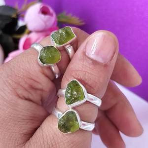 Péridot brut août bague de naissance en argent sterling fait à la main 925 bijoux | Bague brute en cristal de péridot naturel en gros - Product Image 5