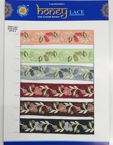 Élégante dentelle brodée florale noire avec des détails complexes, parfaite pour créer des robes de mariée sophistiquées, vêtements de soirée - Product Image 2