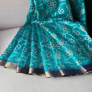 Sari de Seda Suave Banarasi Premium VASTRA COTTAGE, Tejido Jaal con Hilo Plateado, Pallu Tejido Enriquecido, Ropa Festiva con Blusa Lisa - Product Image 2