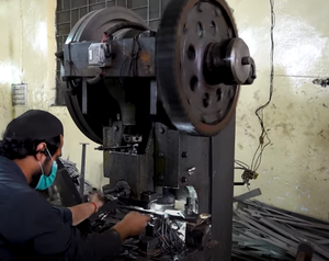 คีมถอนฟันแบบมืออาชีพ รุ่นอเมริกัน ผลิตจากสแตนเลส ได้รับการรับรองมาตรฐาน CE และ MOL คู่มือการใช้งาน - Product Image 3