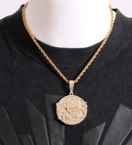 Colgante Hip Hop de lujo para hombre, edición de disco, "Iced Money Family" con cadena de cuerda, colgantes finos y dijes, regalo perfecto para él - Product Image 4
