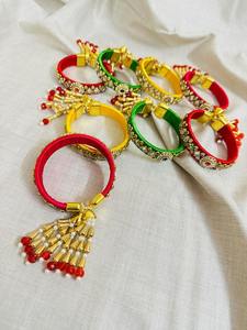Achetez des cadeaux uniques et économiques pour la cérémonie du haldi, des bracelets en fil pour les invités, des cadeaux de mariage indiens, des cadeaux de haldi mehndi - Product Image 6