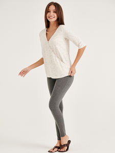 ¡Blusa de maternidad de cuello redondo de alta calidad Precio al por mayor Camisas superiores de enfermería para mujeres que amamantan a la venta! - Product Image 4