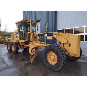 Niveladoras usadas de estado superior CAT 140H Producción japonesa Motoniveladoras usadas Cat 140H Maquinaria pesada Fabricada en Japón - Product Image 4