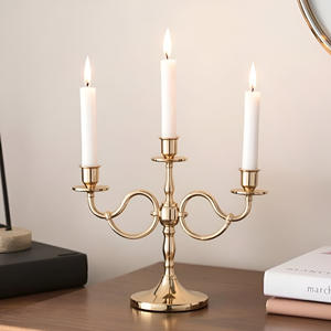Elegante soporte cónico triple de latón clásico Diseño elegante Decoración para el hogar Candelabros de metal de 3 brazos para Navidad - Product Image 2