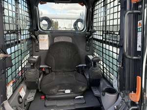 รถตักล้อยางมือสอง Bobcat T770 ปี 2023 เครื่องยนต์ Kubota รับน้ำหนักได้ 200 ตัน พร้อมมอเตอร์ PLC เกียร์ ปั๊ม และอุปกรณ์ตัดหญ้าสำหรับงานป่าไม้ - Product Image 4