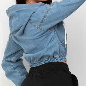 Chaqueta vaquera recortada azul con logotipo personalizado Premium más vendida con capucha y cierre de cremallera diseñada para mujeres para todas las estaciones comodidad - Product Image 5