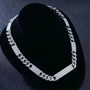 Collier en or jaune et blanc 14 carats de haute qualité personnalisé Hip Hop avec diamant moissanite rond et chaîne cubaine pour cadeaux pour hommes - Product Image 3