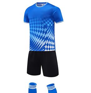 Ensemble complet de maillot de football d'entraînement avec tissu respirant et écologique, maillot et short assortis, conçu pour les joueurs - Product Image 1