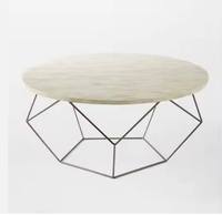 Table basse en résine écologique de style marocain avec incrustation de os, présentant des motifs traditionnels du Maroc