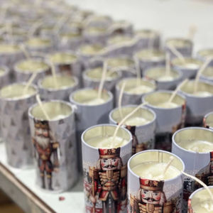 Bougie de Noël parfumée à la cire de noix de coco de luxe de haute qualité de 10oz, marque privée personnalisée pour les occasions classiques de Thanksgiving - Product Image 4