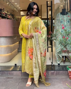Haute qualité meilleure vente tissu Viscose Organza Jacquard Kurti pantalon avec designer élégant Dupatta en travail brodé pour dame - Product Image 5