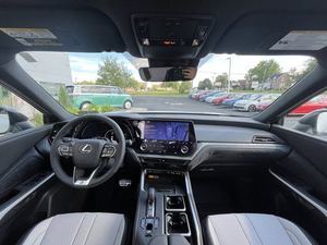 SUV Híbrido TX 500H F Sport Performance Premium 2024 con Bajo Kilometraje y Tracción en las Cuatro Ruedas - Product Image 3