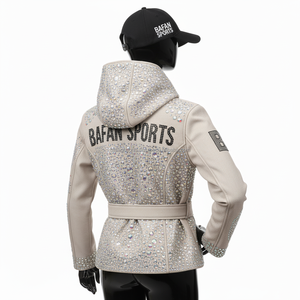 Veste Softshell pour femmes 320 GSM Beige Strass Transfert thermique Logo personnalisé Panneaux avant du corps Ajustement ceinturé Veste Softshell pour femmes - Product Image 5