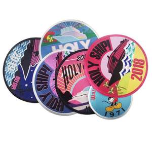 Fabricante de marca personalizada Club deportivo logotipo bordado ropa de tela prensada en caliente parches bordados en forma de corazón sombreros - Product Image 5