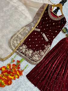 Conjunto de Fiesta de Diseño con Top, Pantalón y Dupatta con Bordado y Trabajo de Moti - Product Image 4