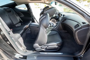 Hyundai Genesis Coupé 3.8 Track d'occasion propre, modèle 2011 - Product Image 2