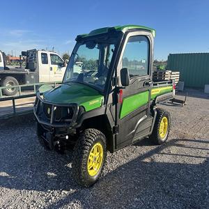 Machine compacte polyvalente John Deeree Gator XUV 835R de qualité supérieure, parfaite pour les tâches lourdes, conception durable - Product Image 1