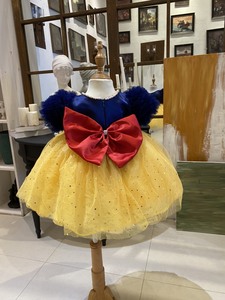 Vestido en capas de princesa bonita de nuevo diseño para niñas, TOP HALTER suministrado por ODM de Vietnam empaquetado en bolsa de plástico para niños - Product Image 5