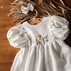 Vestido de lino suave bordado hecho a mano para niñas, estilo informal para el primer cumpleaños de niños pequeños, OEM hecho en Vietnam - Product Image 4