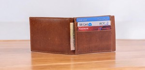 Porte-cartes d'identité vintage personnalisable Artha WT16c, minimaliste, en cuir de vache véritable, fait main, pour poche avant, unisexe - Product Image 4