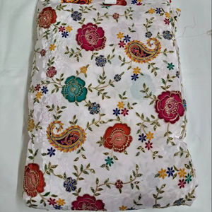 Tissu écologique de haute qualité, imprimé floral en crêpe pur et brodé par des designers, textile naturel, textile d'ameublement, designer - Product Image 1