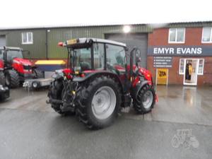 Tracteur à roues motrices 4x4 Massey Ferguson 4709M 2024, moteur diesel neuf, 40-180 CV - Product Image 4