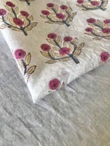 Tela de Algodón Estampada a Mano con Diseño Floral Pequeño de Botas |   Textil Étnico Indio Rosa y Amarillo - Product Image 4