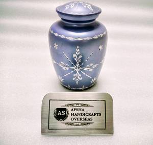 โกศเผาศพสัตว์เลี้ยงแบบอเมริกัน ทำจากทองเหลือง/อะลูมิเนียม สีแดงลายเพชร พร้อมลวดลายสลักสีเงิน สำหรับเก็บเถ้ากระดูกหลังพิธีศพ - Product Image 2