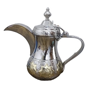 Cafetera de cobre y latón de Metal indio, acabado dorado en relieve Dallah para Qahwa, último estilo moderno para el hogar y los restaurantes - Product Image 2