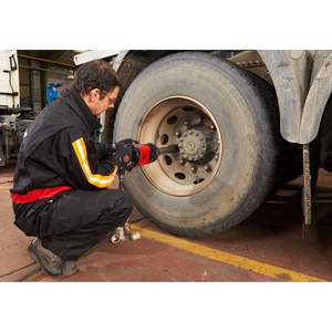 Clé à chocs pneumatique 5200 tr/min avec poignée en D de 1 pouce, système sans goupille, couple maximal 1920 Ft. Lbf/2600 Nm - Product Image 1