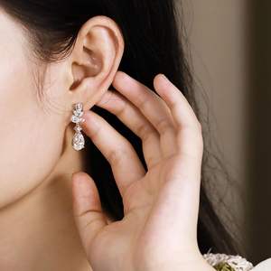 RITZIN Boucles d'oreilles pendantes en argent sterling et or avec moissanite taille poire et taille ronde pour femme - Product Image 1