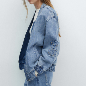 Veste bomber en jean surdimensionnée pour femmes, veste en jean bleue décontractée à fermeture éclair pour un style de rue tendance, à porter au quotidien et dans un style urbain moderne - Product Image 4