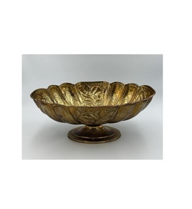 Cuenco de latón pulido vintage con detalles grabados y base fuerte, ideal para exhibir popurrí o adornos de temporada - Product Image 2