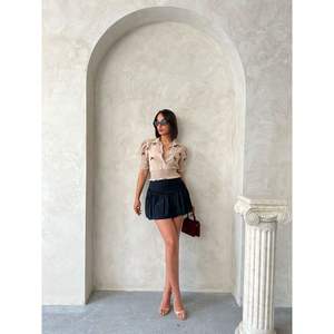 Blusas y Camisas para Mujer con Adornos de Botones en los Puños y Extremos de las Mangas, Venta al Por Mayor - Product Image 6