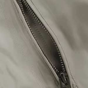 Vêtement de sport décontracté pour homme en gros, veste coupe-vent bomber avec fermeture éclair enduite, col montant fin - Product Image 3