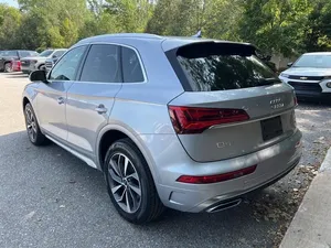 2024 Audi Q5 45 S línea Premium Plus - Product Image 2