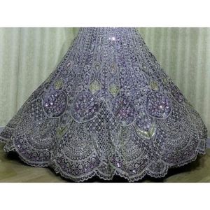 El tradicional se encuentra con el Lehenga nupcial moderno con patrones de lentejuelas bordados detallados y acentos Zari para clientes B2B - Product Image 2