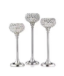 Bougeoir décoratif en métal et cristal fabriqué à la main pour améliorer l'ambiance lors de rassemblements de fêtes ou d'événements à la maison - Product Image 2