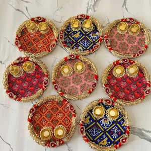 Décoratif indien Pooja Thali Temple accessoires Diwali décor à la maison Festival fête retour cadeaux pendaison de crémaillère vermillon plaque boîte - Product Image 1