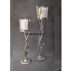 Ensemble de 2 bougeoirs de haute qualité fabriqués en aluminium moulé et support doré pour occasion festive de table de Noël fini rugueux - Product Image 2