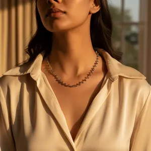 Collier en perles d'iolite pour femmes, chaîne plaquée or, bijoux de mode, cadeau - Product Image 1