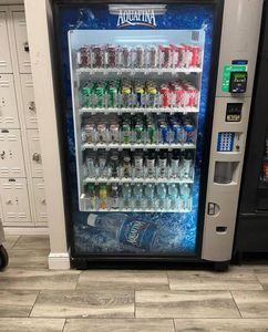 Compre una pequeña máquina expendedora combinada completamente automática para aperitivos y bebidas de uso mundial con función SDK Entrega rápida Premium - Product Image 4