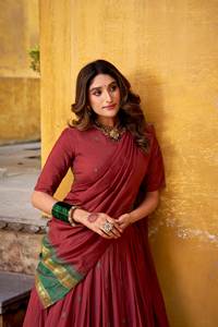 ชุดเลเฮนกาอินเดียขายดี ผ้าชานเดรีแท้ แต่งขอบด้วยงานปักซารีอย่างประณีต ประดับเลื่อม ผ้าดูปัตตาไหมผสมโพลีเอสเตอร์ ชุดเลเฮนกาโชลี - Product Image 3