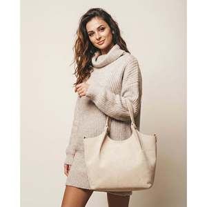 Autentica Borsa a Spalla da Donna in Vera Pelle Scamosciata Italiana Morbida, Due Cinghie, Chiusura con Zip, AP IDEA MODA Art. 26059sue - Product Image 2